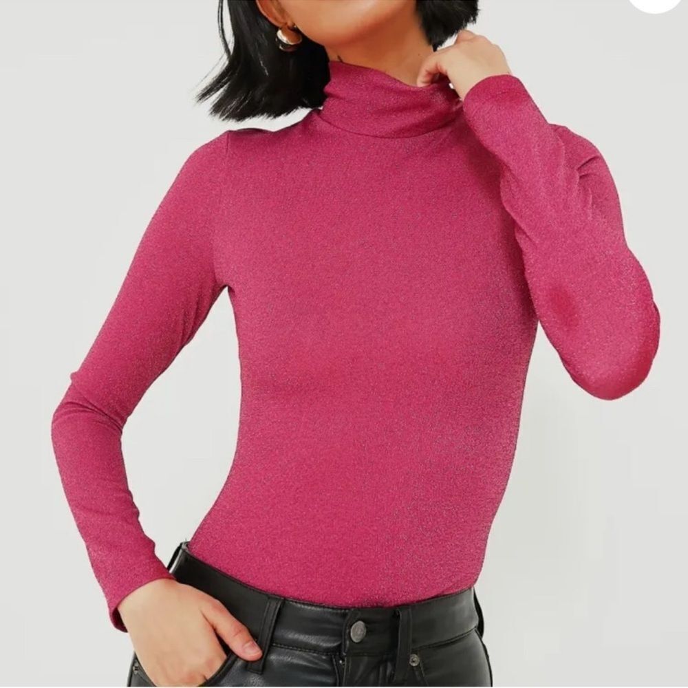 NWT Tuckernuck Hyacinth House Pink Shimmer Elle Woods Turtleneck